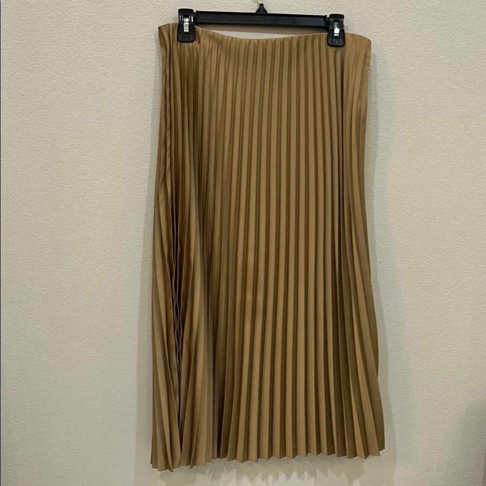 Elegant Tan Pleated Skirt